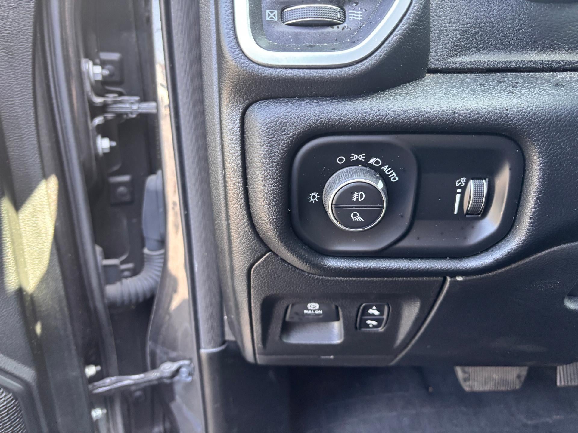 2020 RAM 1500 Big Horn Quad Cab 4x4 6'4" Box