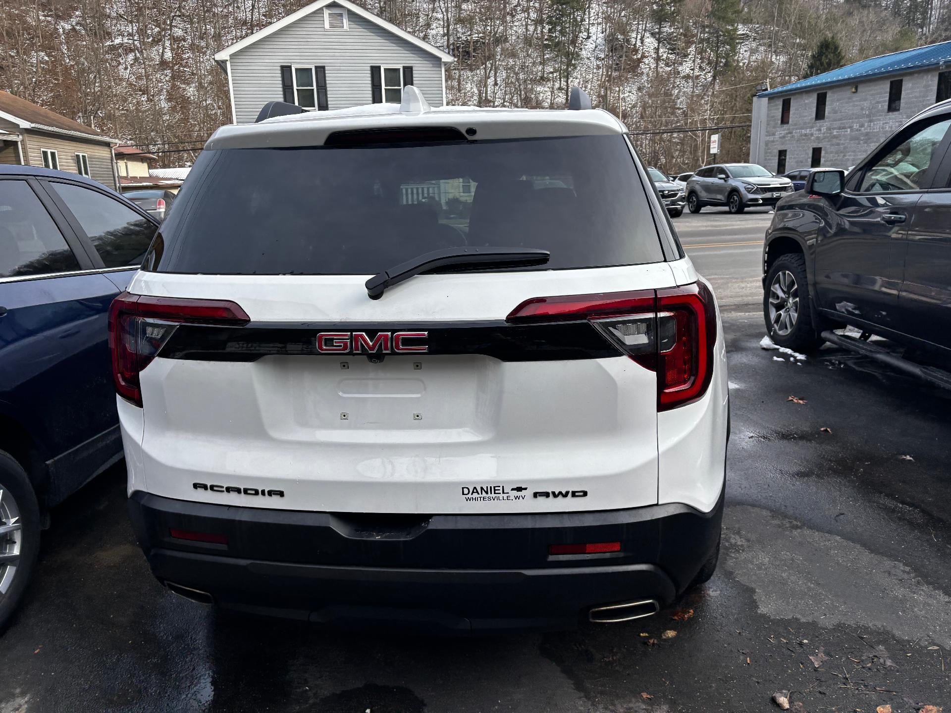 2023 GMC Acadia SLT