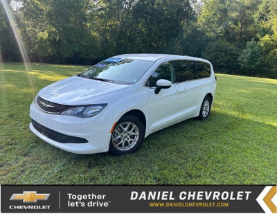 2023 Chrysler Voyager LX