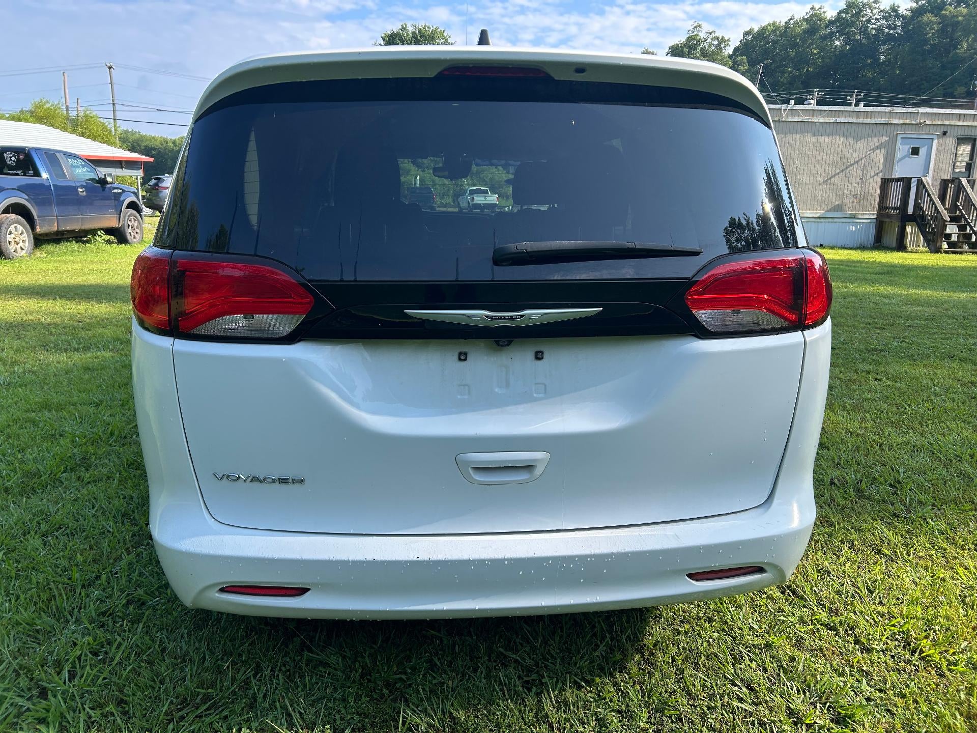 2023 Chrysler Voyager LX