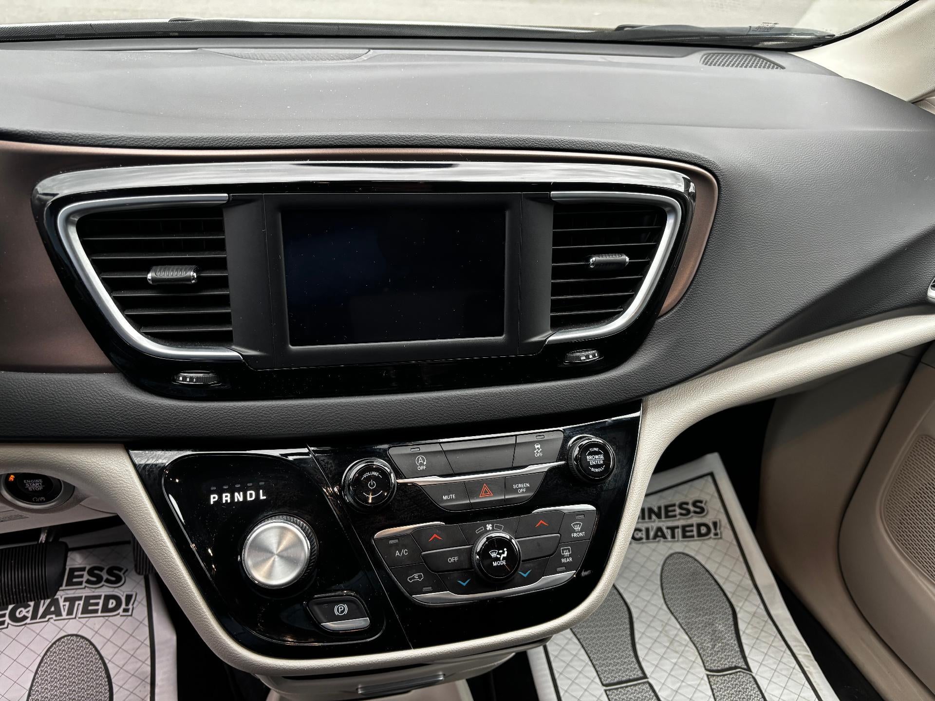 2024 Chrysler Voyager LX