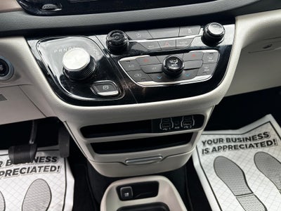 2024 Chrysler Voyager LX