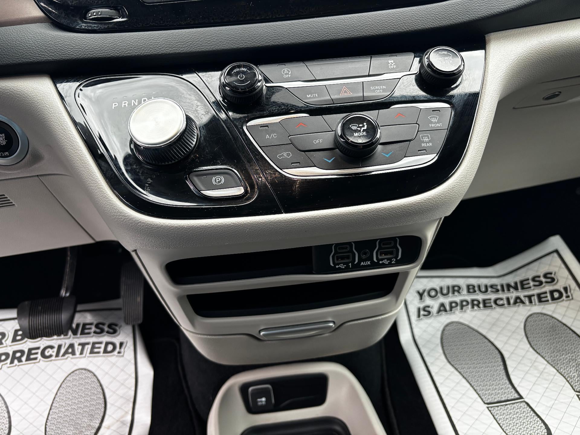 2024 Chrysler Voyager LX