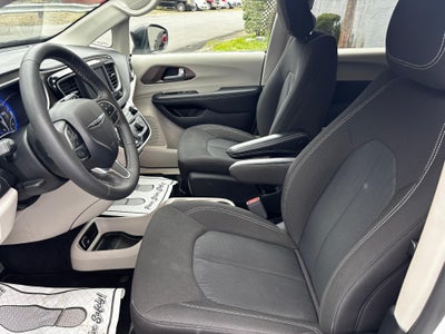 2024 Chrysler Voyager LX