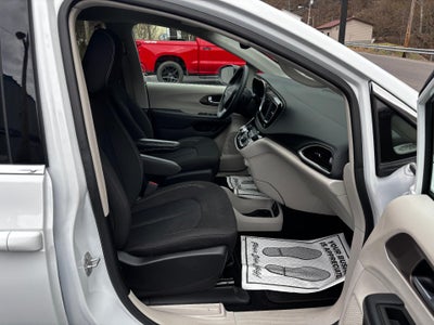 2024 Chrysler Voyager LX