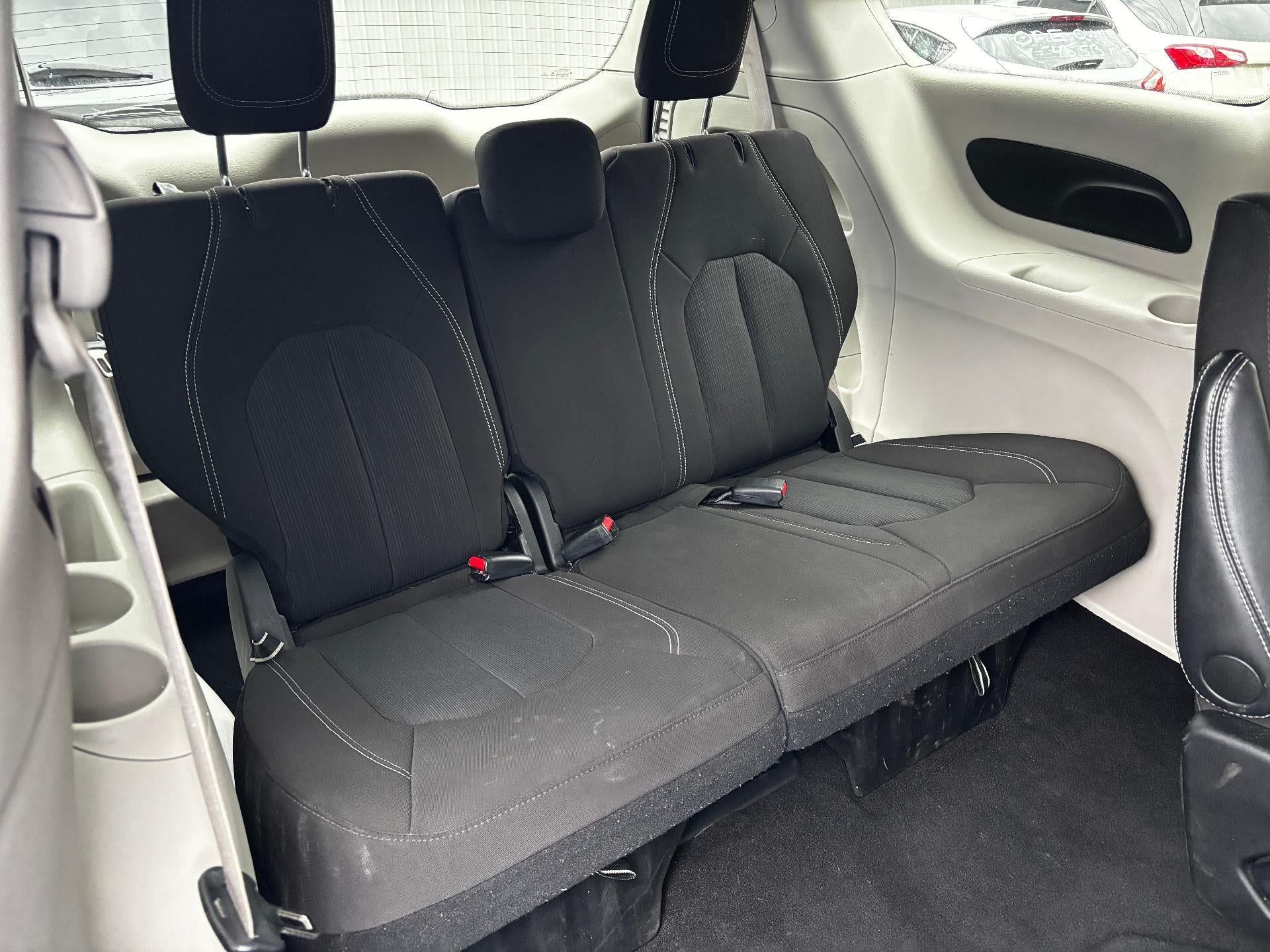 2024 Chrysler Voyager LX