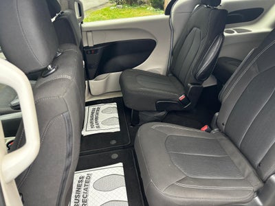 2024 Chrysler Voyager LX