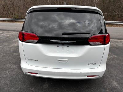 2024 Chrysler Voyager LX