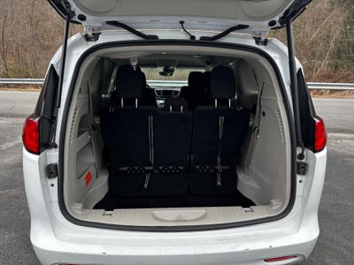 2024 Chrysler Voyager LX