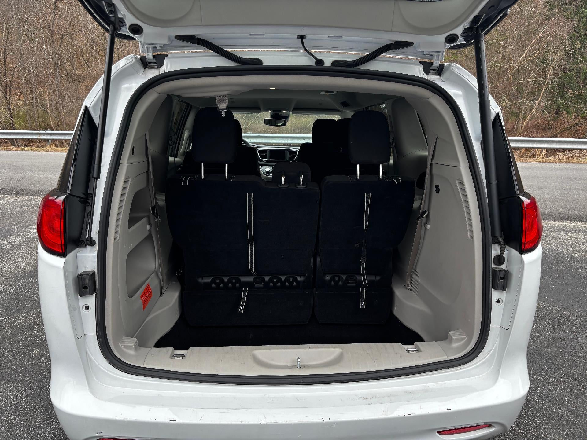 2024 Chrysler Voyager LX