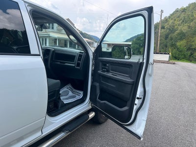 2017 RAM 3500 Tradesman Crew Cab 4x4 6'4" Box