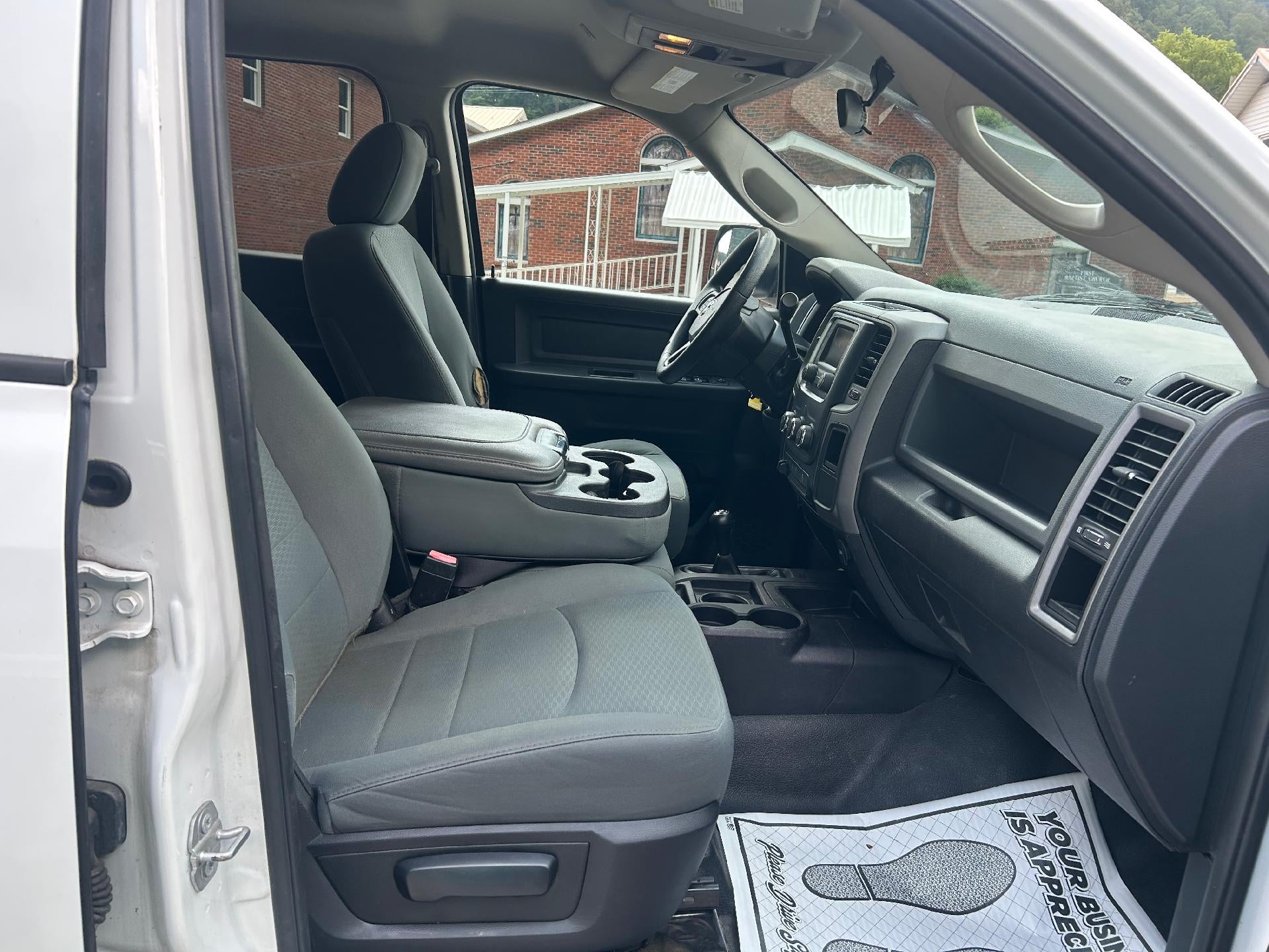 2017 RAM 3500 Tradesman Crew Cab 4x4 6'4" Box