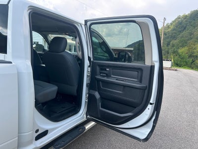 2017 RAM 3500 Tradesman Crew Cab 4x4 6'4" Box