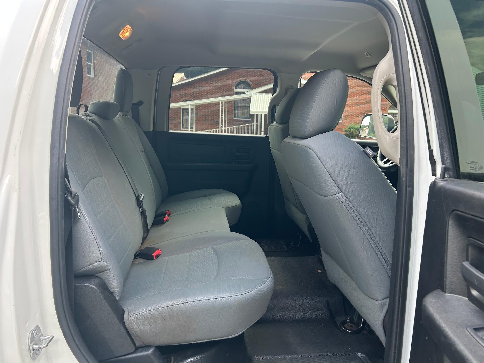2017 RAM 3500 Tradesman Crew Cab 4x4 6'4" Box