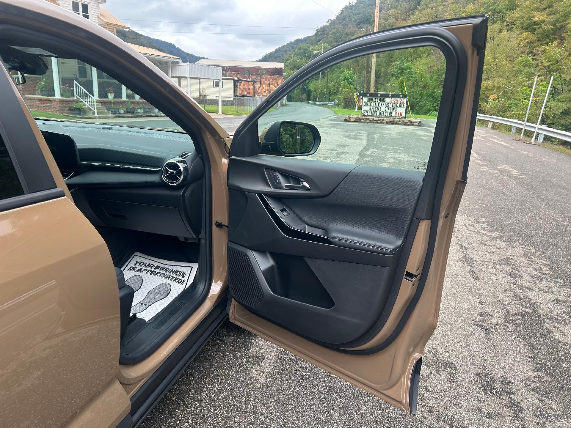 2027 Chevrolet Equinox LT - Photo 11