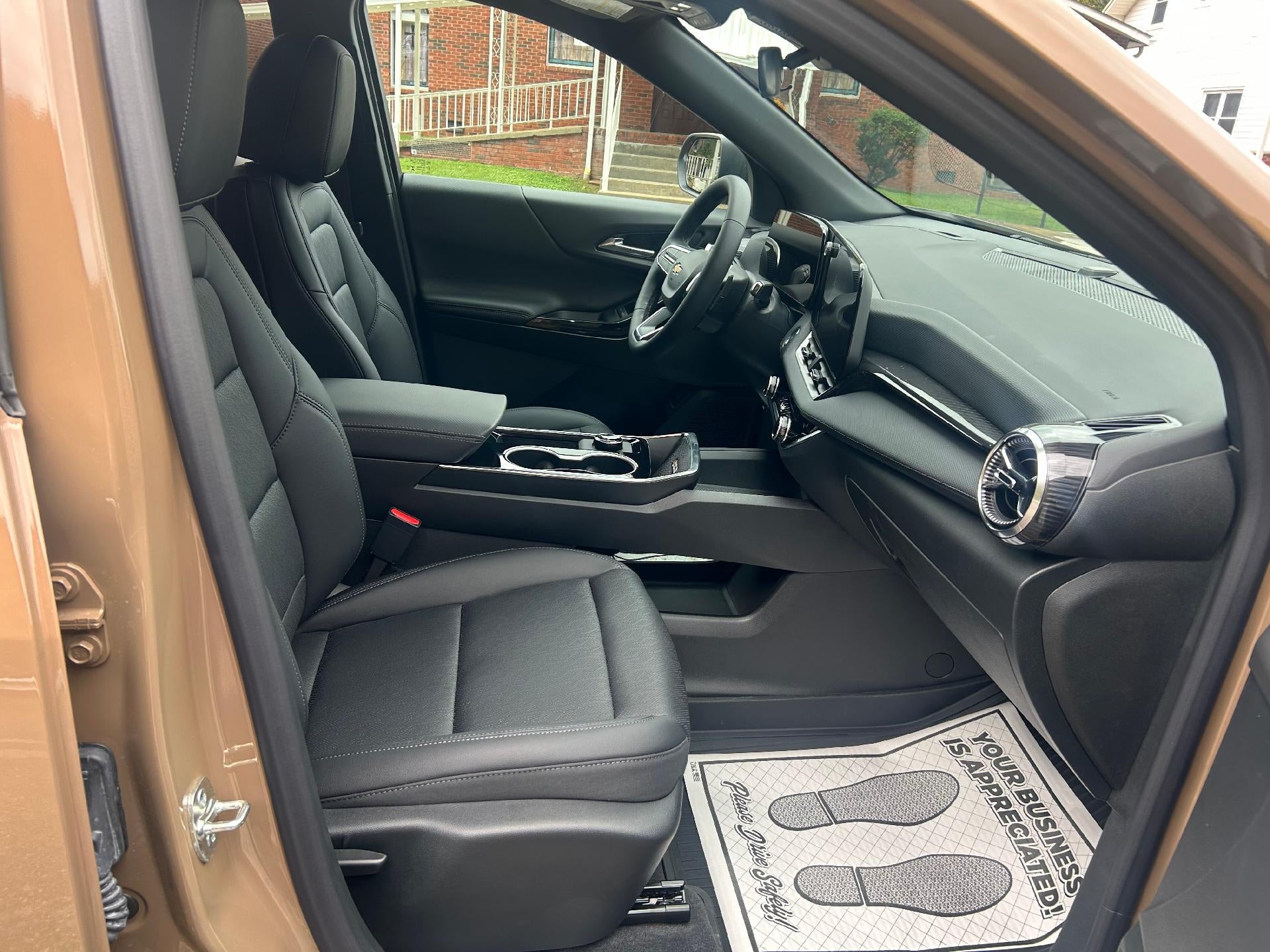 2027 Chevrolet Equinox LT - Photo 12