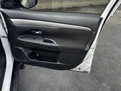 2017 Mitsubishi Outlander SE